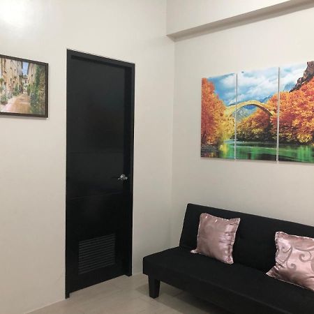 Robles' Unit At 81 Newport Boulevard Манила Экстерьер фото