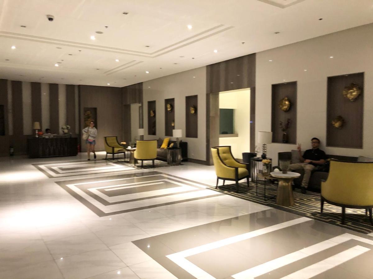Robles' Unit At 81 Newport Boulevard Манила Экстерьер фото