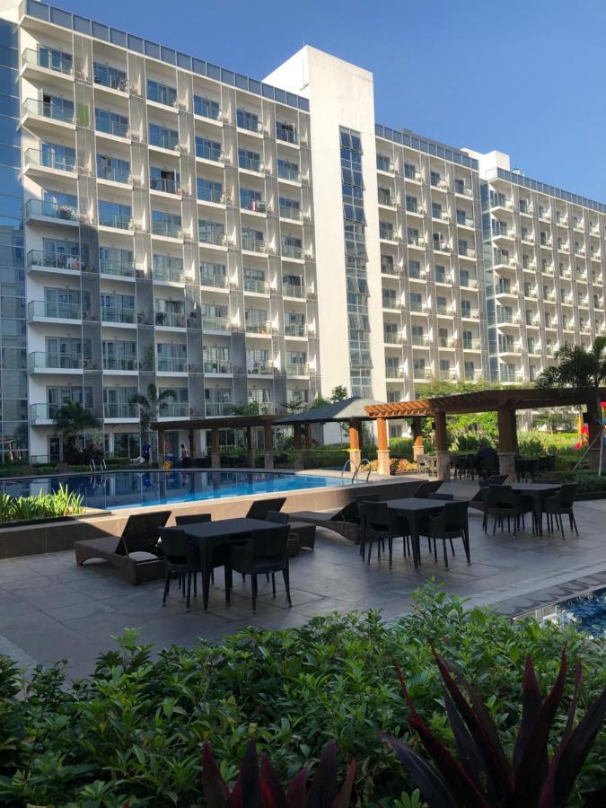 Robles' Unit At 81 Newport Boulevard Манила Экстерьер фото